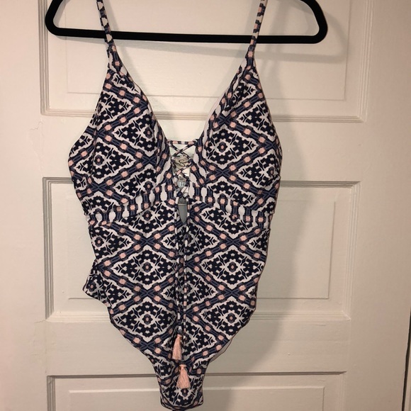 Jessica Simpson padded one piece bathing suit. Size large. Never worn. - Picture 2 of 10